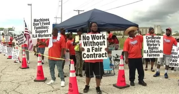 Port of Tampa Bay dockworkers join strike